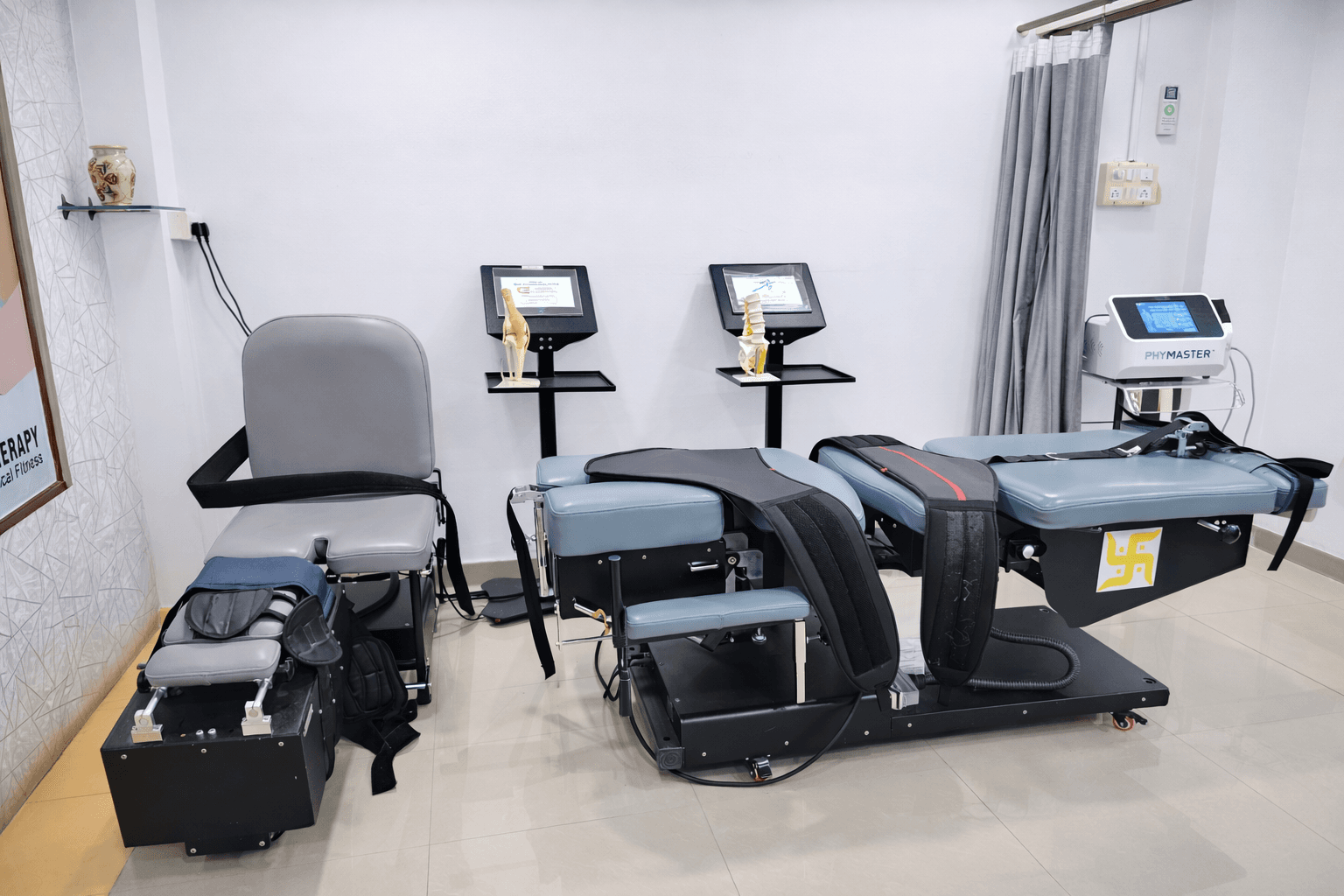 Robotic spinal decompression therapy at Dr Shashi Clinic Indore